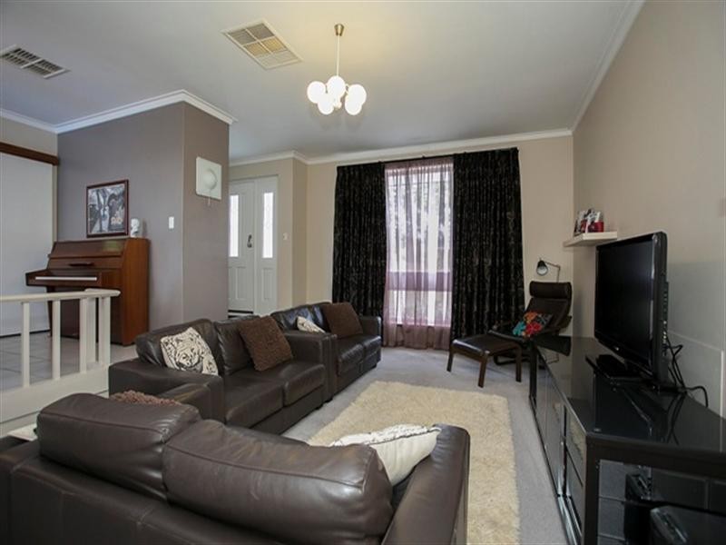 2 Karu Road, Kalamunda WA 6076