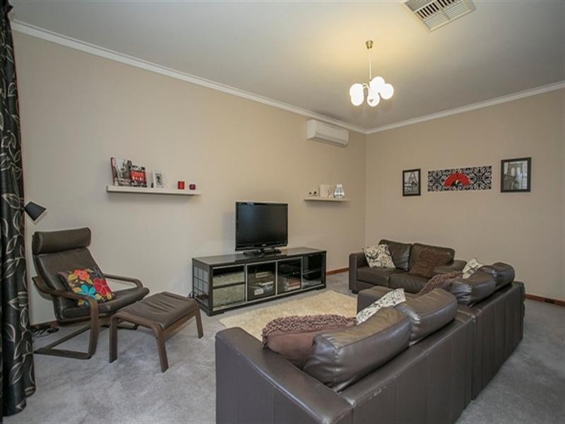 2 Karu Road, Kalamunda WA 6076