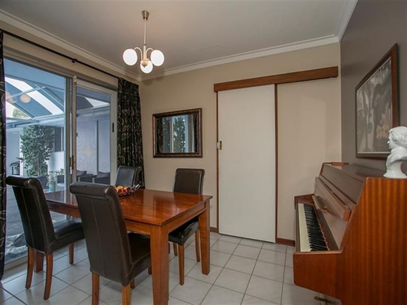 2 Karu Road, Kalamunda WA 6076