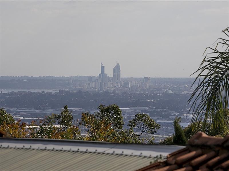 28 Ford Road, Lesmurdie WA 6076