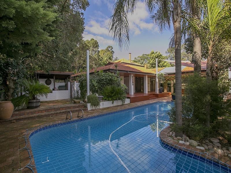 28 Ford Road, Lesmurdie WA 6076