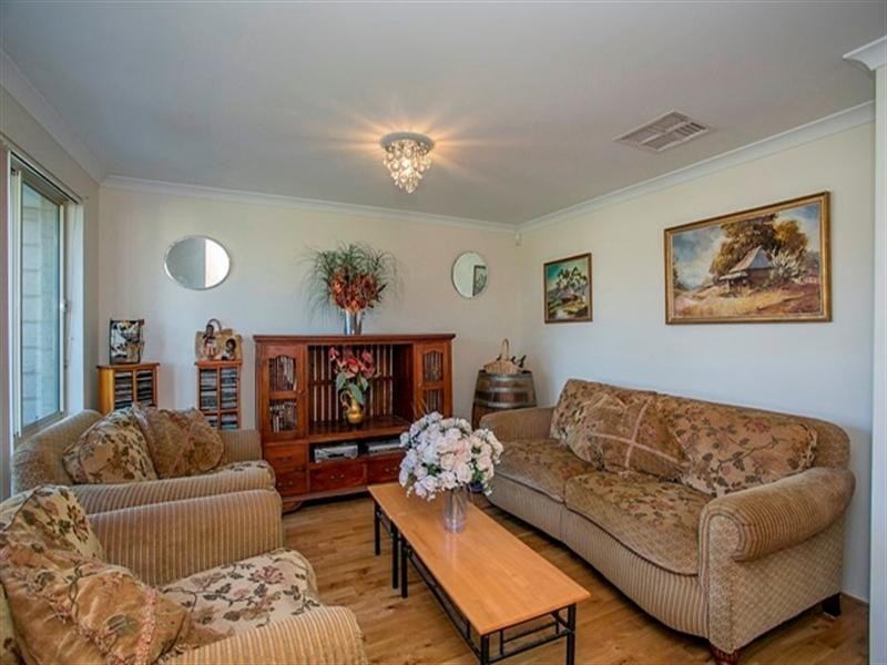 96 Sheffield Road, Wattle Grove WA 6107