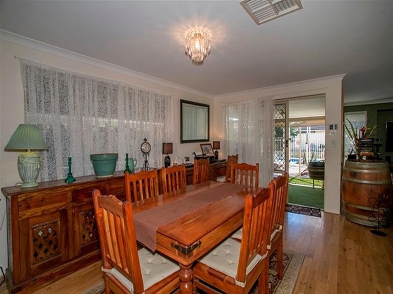 96 Sheffield Road, Wattle Grove WA 6107