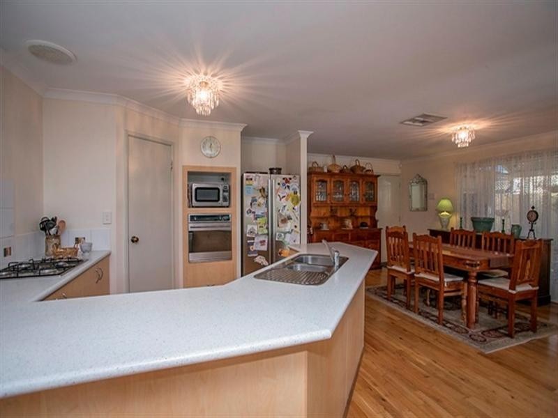 96 Sheffield Road, Wattle Grove WA 6107