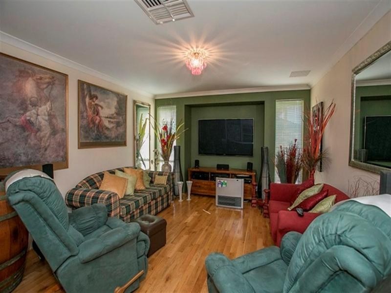 96 Sheffield Road, Wattle Grove WA 6107