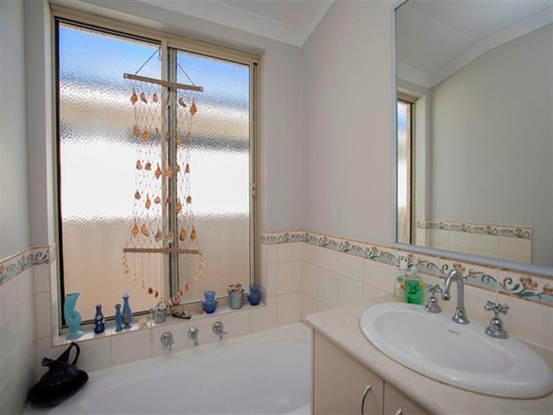 96 Sheffield Road, Wattle Grove WA 6107