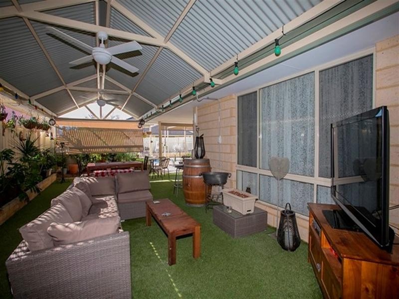 96 Sheffield Road, Wattle Grove WA 6107