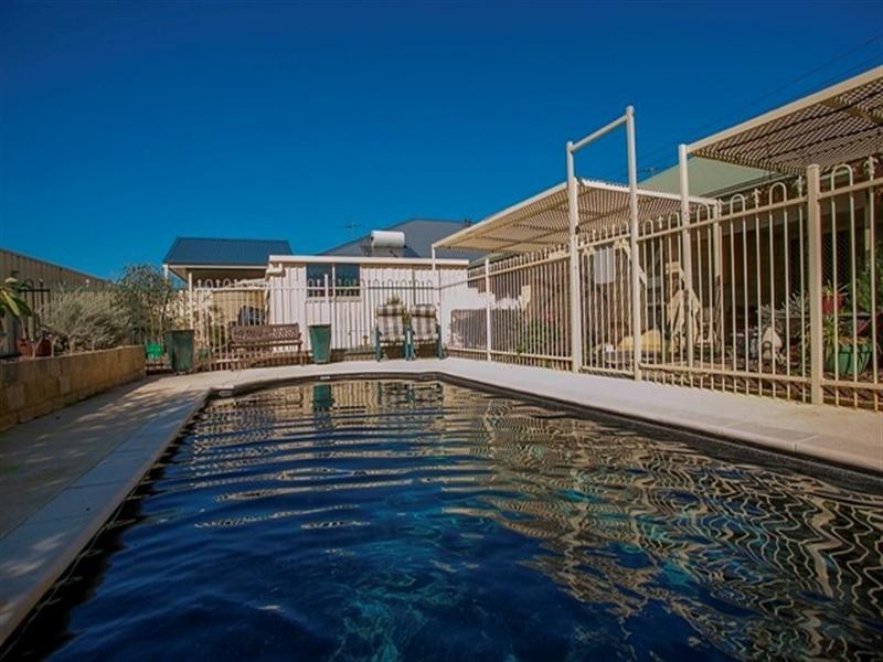 96 Sheffield Road, Wattle Grove WA 6107