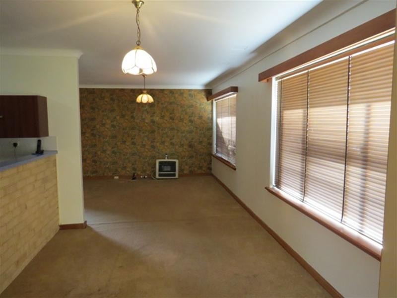 22 Sampson Road, Kalamunda WA 6076