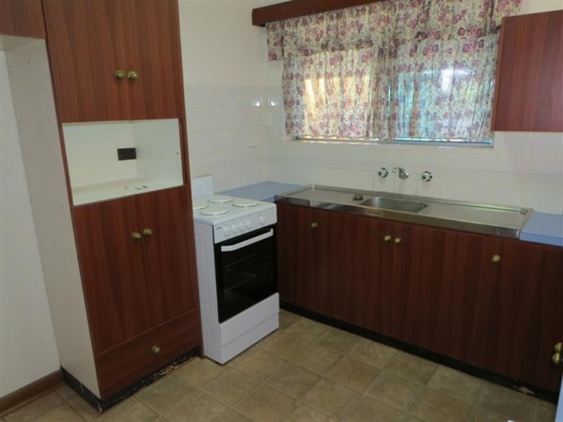 22 Sampson Road, Kalamunda WA 6076