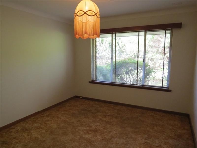 22 Sampson Road, Kalamunda WA 6076