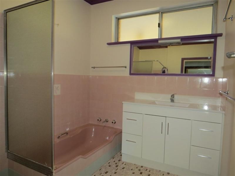 22 Sampson Road, Kalamunda WA 6076