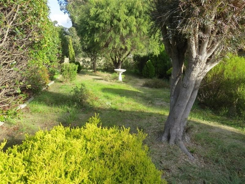 22 Sampson Road, Kalamunda WA 6076