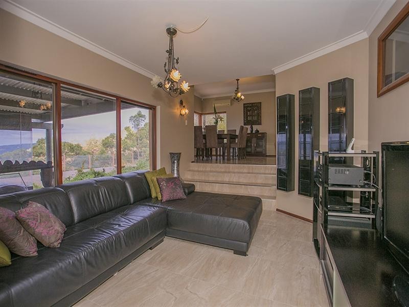 34 Graham Road, Gooseberry Hill WA 6076