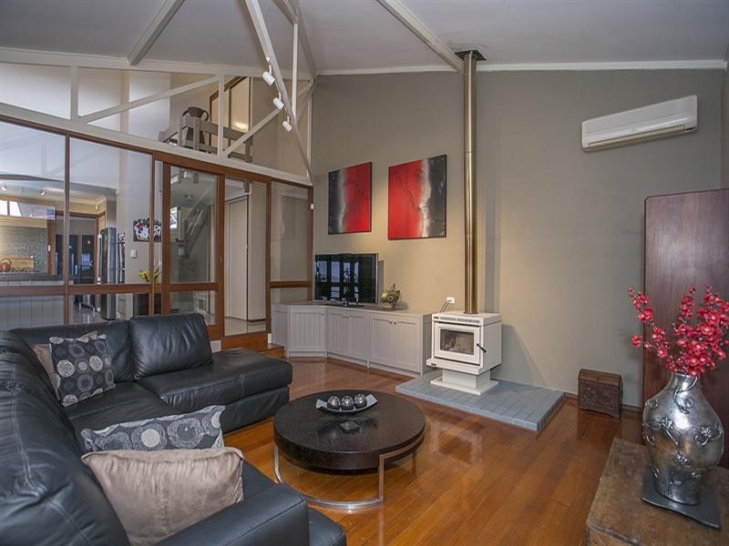 34 Graham Road, Gooseberry Hill WA 6076