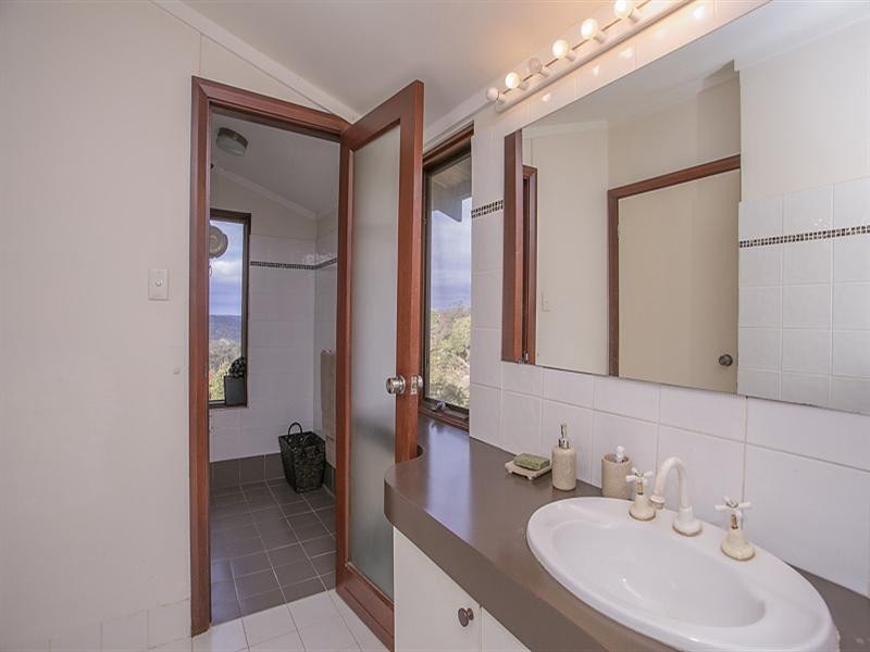 34 Graham Road, Gooseberry Hill WA 6076