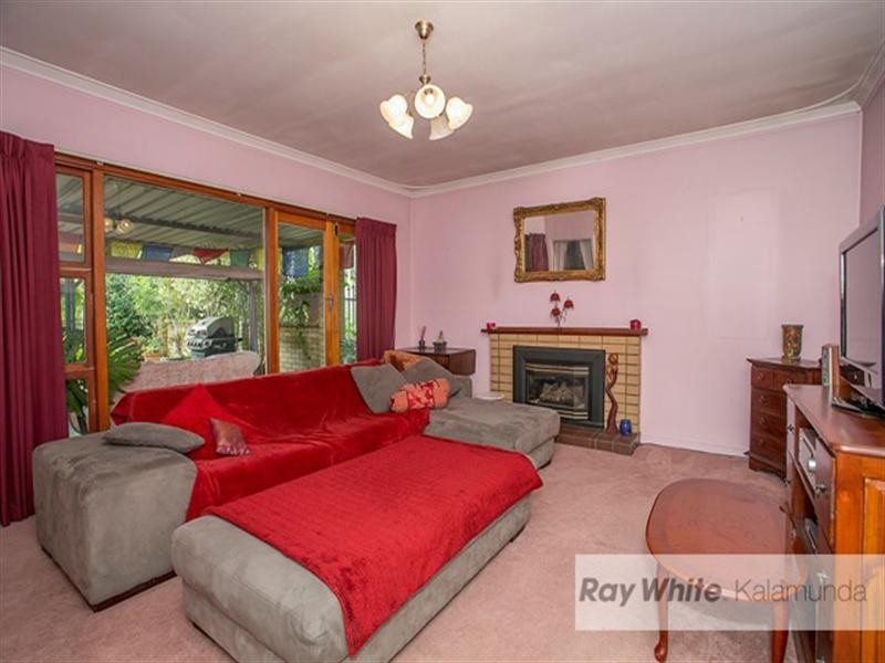 28 Flora Terrace, Lesmurdie WA 6076