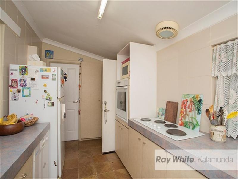 28 Flora Terrace, Lesmurdie WA 6076