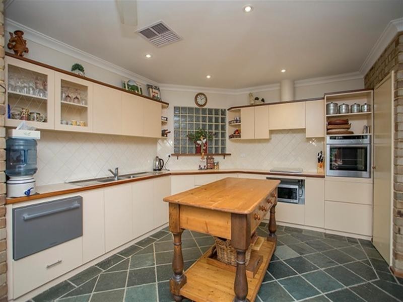 14 Gilbert Road, Lesmurdie WA 6076