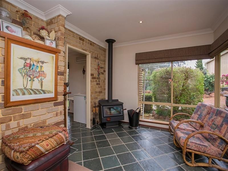 14 Gilbert Road, Lesmurdie WA 6076