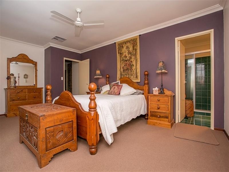 14 Gilbert Road, Lesmurdie WA 6076