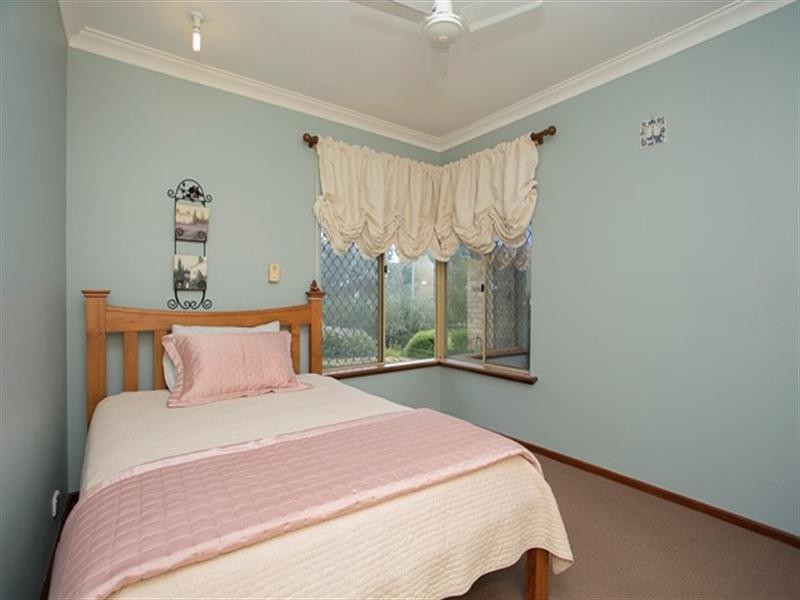 14 Gilbert Road, Lesmurdie WA 6076