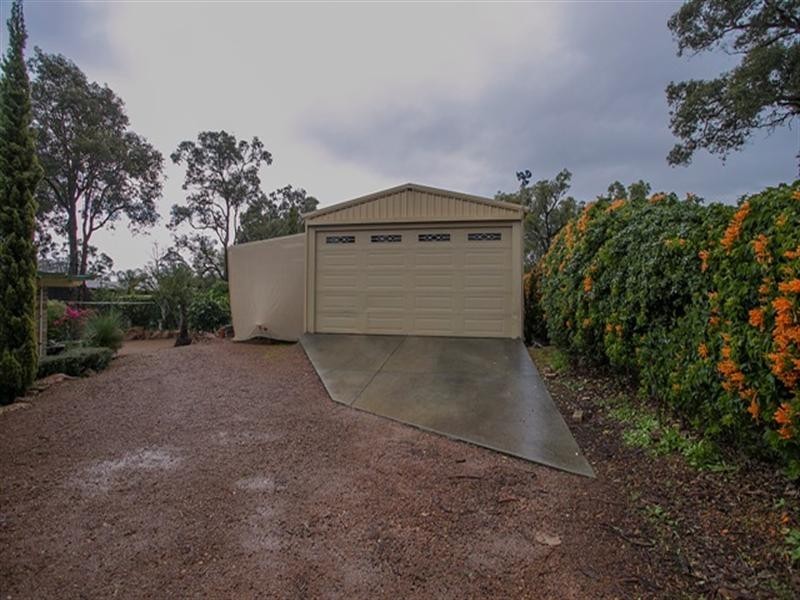 14 Gilbert Road, Lesmurdie WA 6076