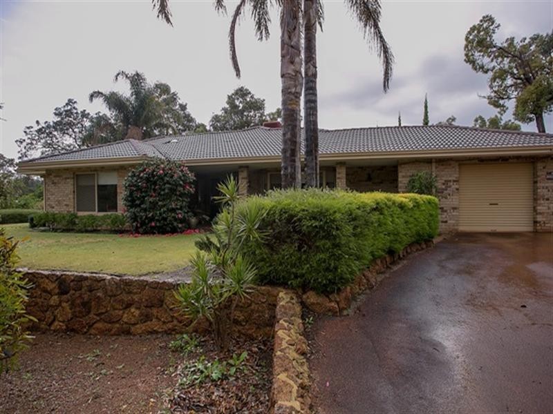 14 Gilbert Road, Lesmurdie WA 6076