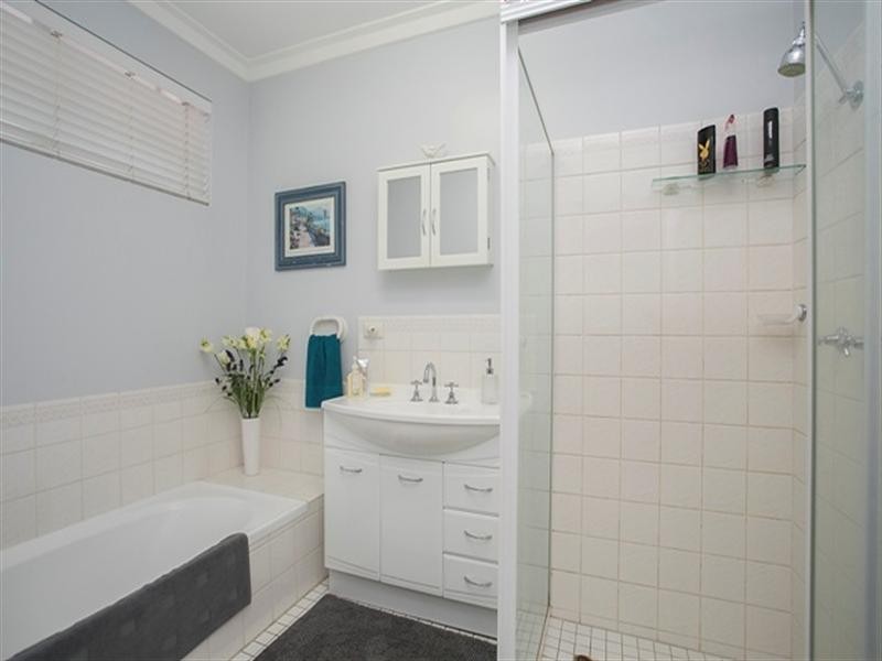 2 Karu Road, Kalamunda WA 6076