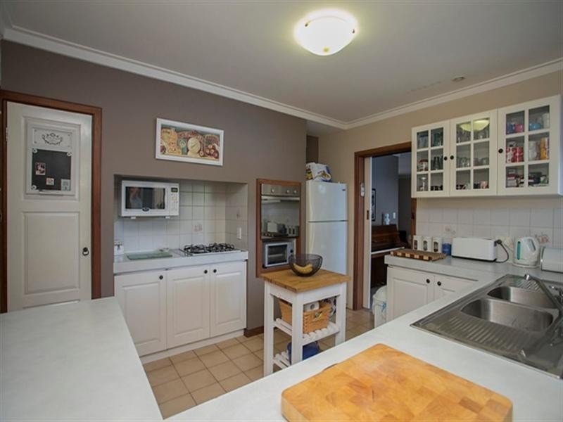 2 Karu Road, Kalamunda WA 6076