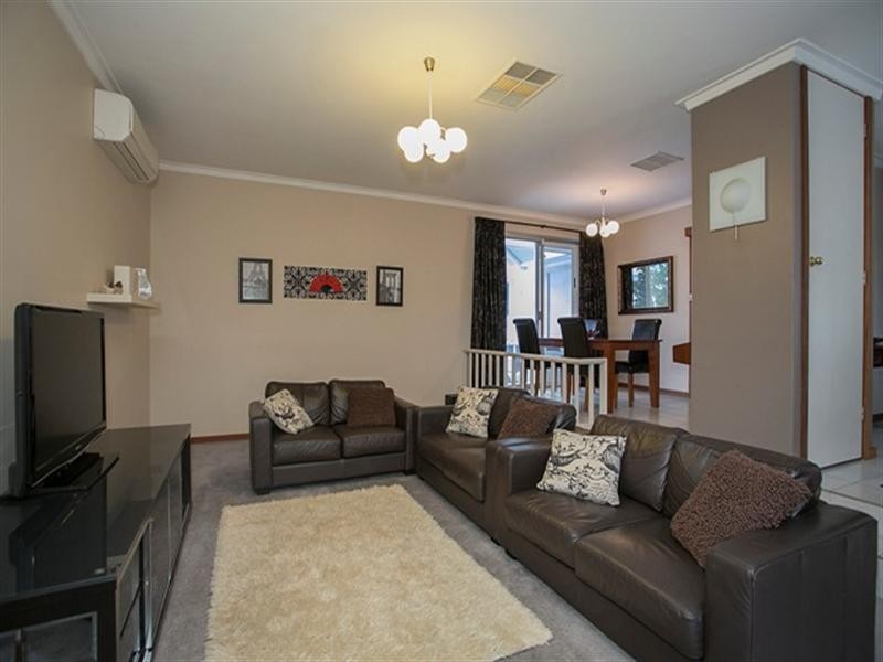 2 Karu Road, Kalamunda WA 6076