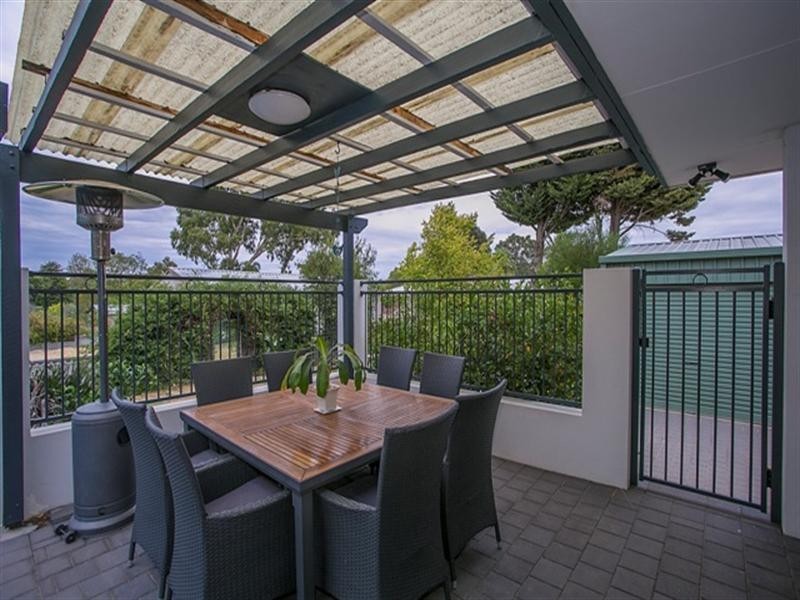 2 Karu Road, Kalamunda WA 6076