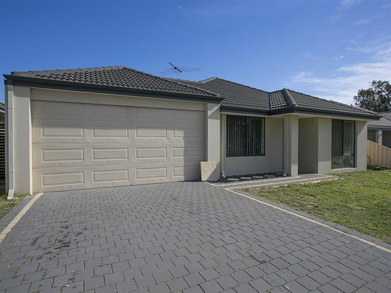 17 Cara Way, Wattle Grove WA 6107