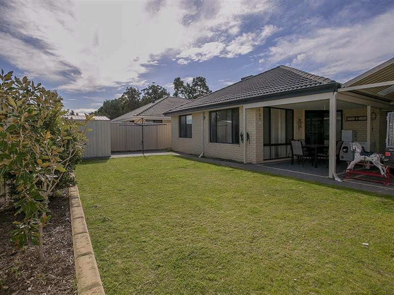 17 Cara Way, Wattle Grove WA 6107