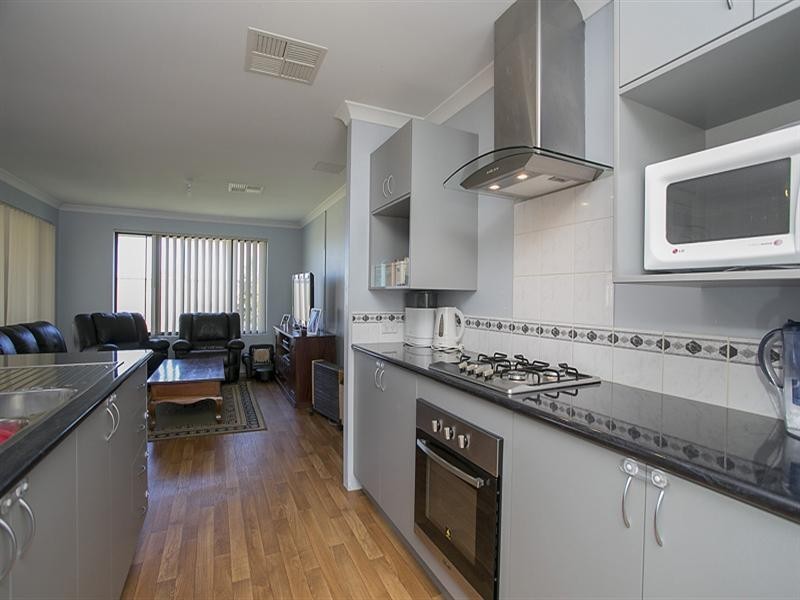 17 Cara Way, Wattle Grove WA 6107