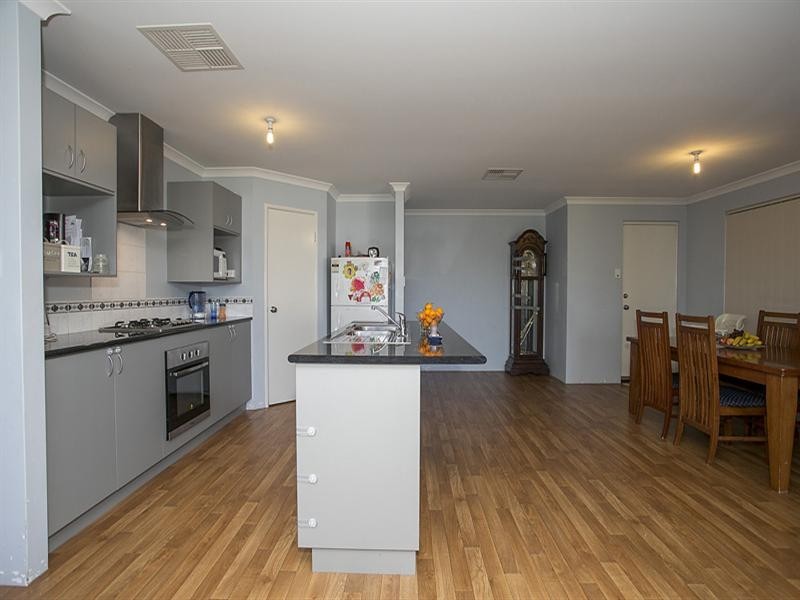 17 Cara Way, Wattle Grove WA 6107