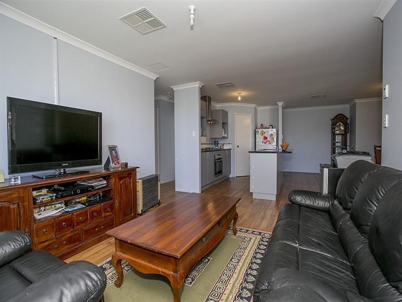 17 Cara Way, Wattle Grove WA 6107