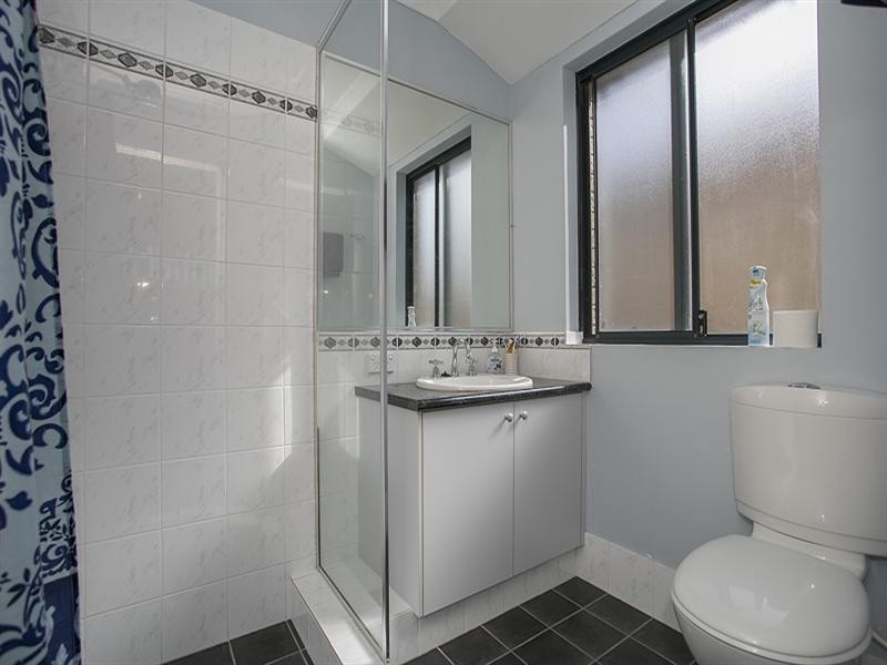 17 Cara Way, Wattle Grove WA 6107