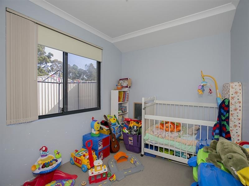 17 Cara Way, Wattle Grove WA 6107