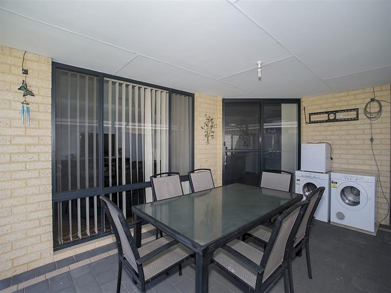 17 Cara Way, Wattle Grove WA 6107