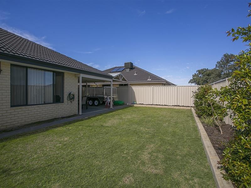 17 Cara Way, Wattle Grove WA 6107