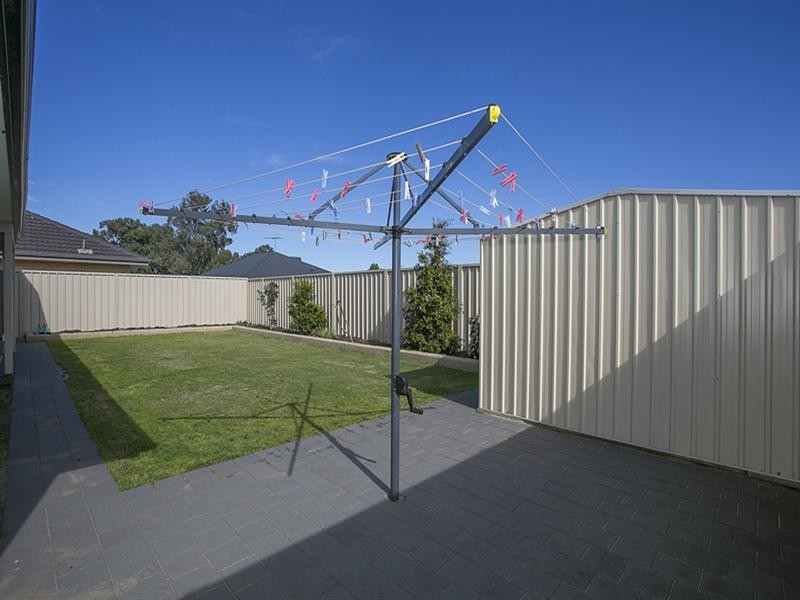 17 Cara Way, Wattle Grove WA 6107