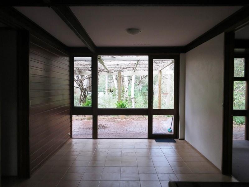 9 Warlingham Drive, Lesmurdie WA 6076