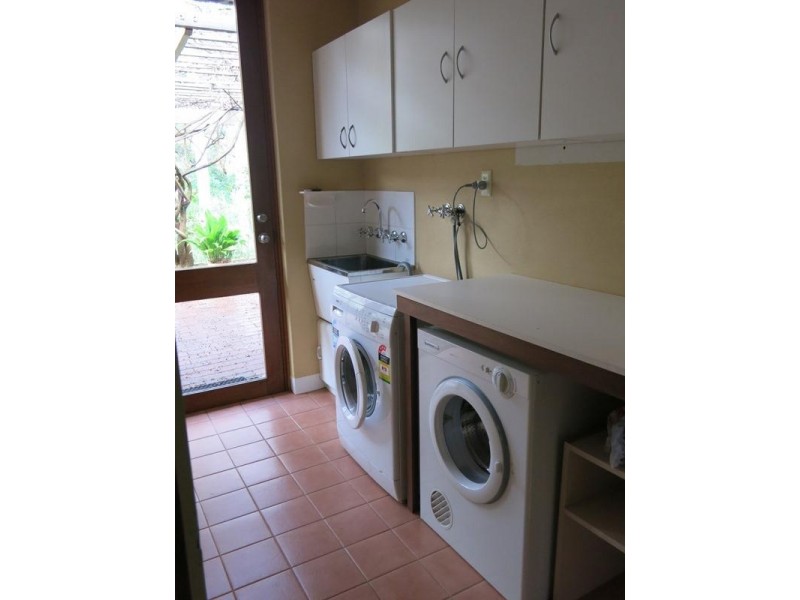 9 Warlingham Drive, Lesmurdie WA 6076