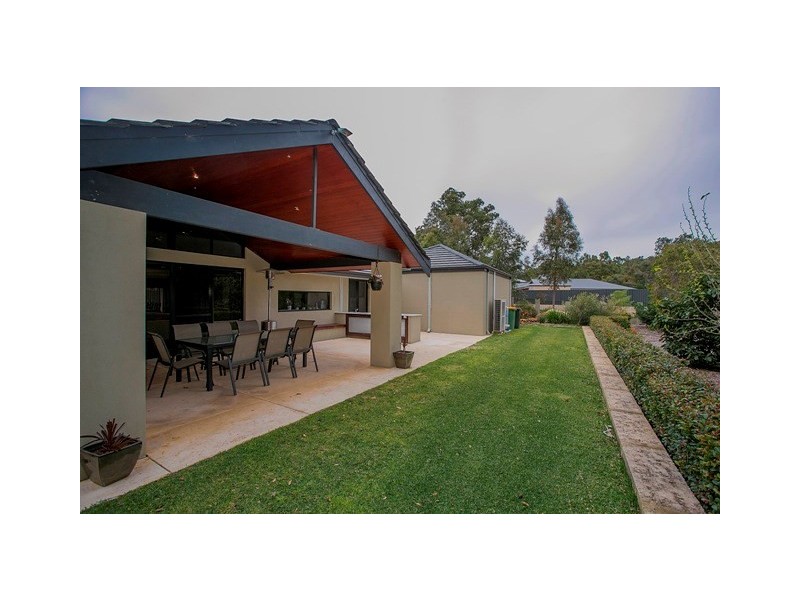20 Woodview Retreat, Lesmurdie WA 6076