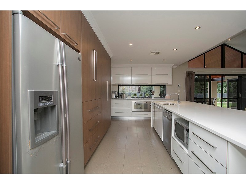 20 Woodview Retreat, Lesmurdie WA 6076