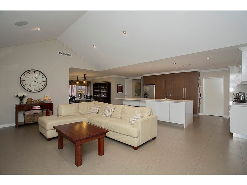 20 Woodview Retreat, Lesmurdie WA 6076