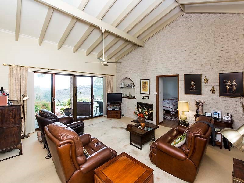 22 Bolt Court, Lesmurdie WA 6076