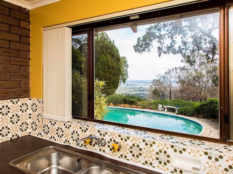 22 Bolt Court, Lesmurdie WA 6076