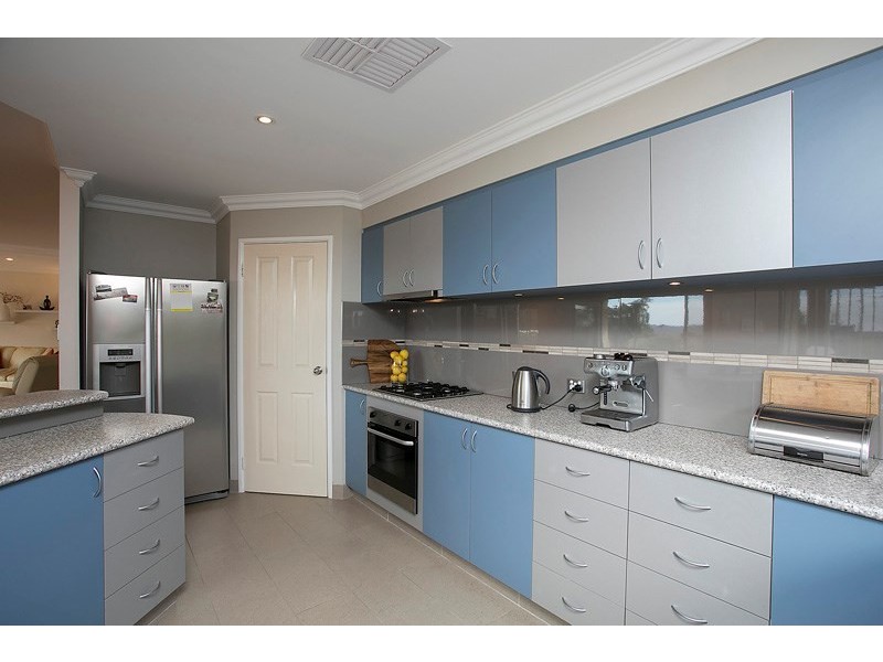 28 Hillview Street, Kalamunda WA 6076